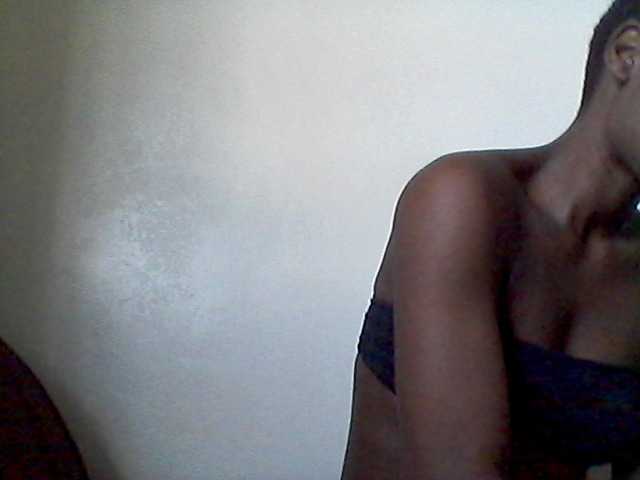 rakisha1 live cam on BongaCams