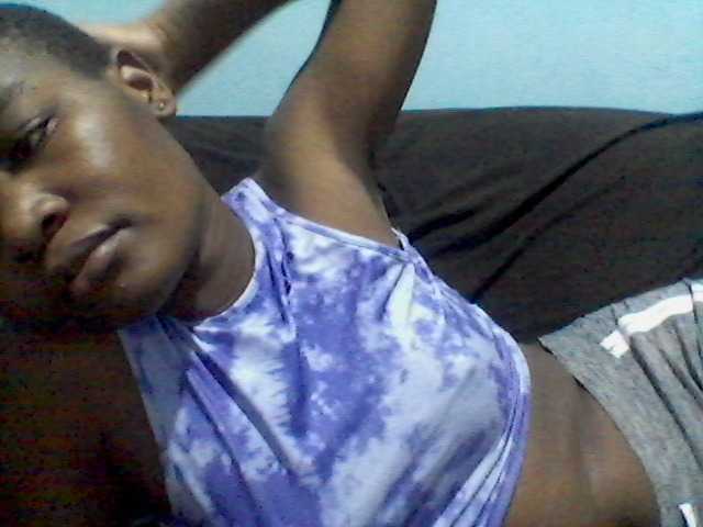 rakisha1 live cam on BongaCams