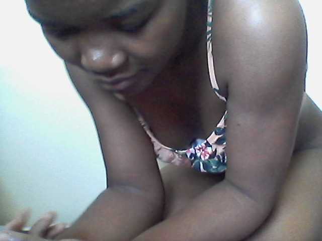 rakisha1 live cam on BongaCams