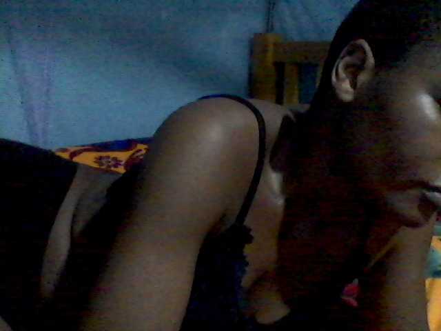 rakisha1 live cam on BongaCams