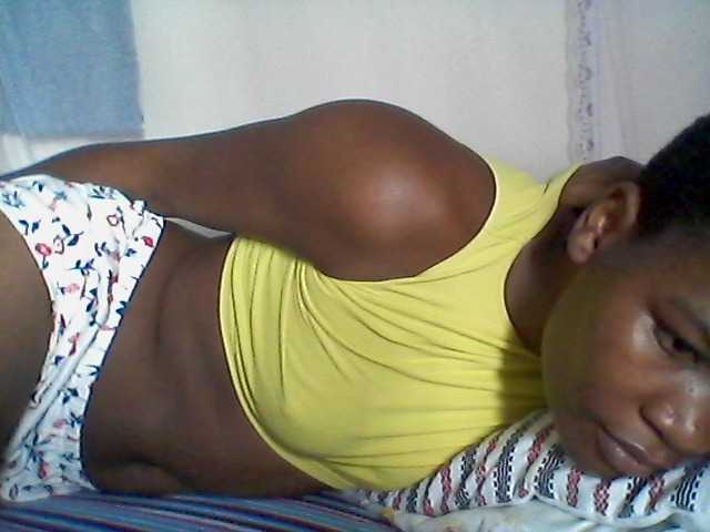 rakisha1 live cam on BongaCams