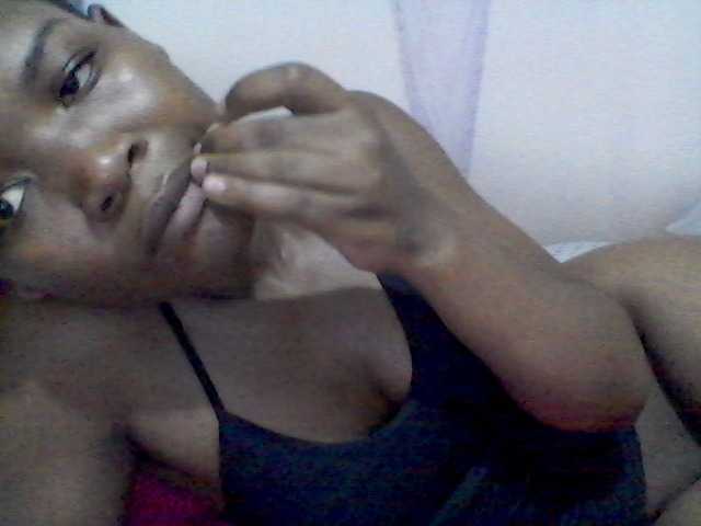 rakisha1 live cam on BongaCams