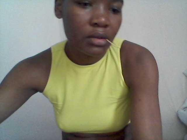 rakisha1 live cam on BongaCams