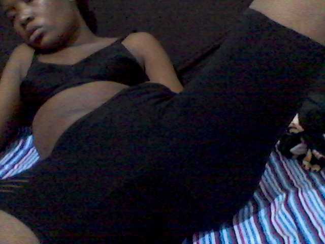 rakisha1 live cam on BongaCams