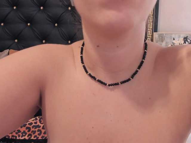 PreciousAilly live cam on BongaCams