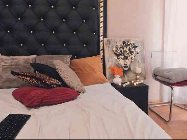 PreciousAilly webcam