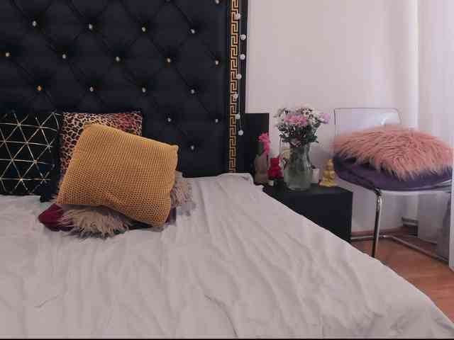 PreciousAilly webcam