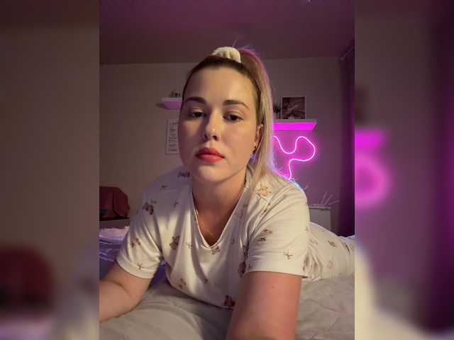 KateMid live cam preview