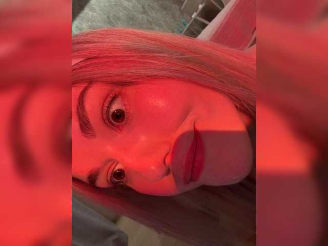 KateMid, live now on BongaCams