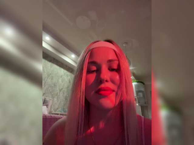 KateMid, en directo ahora en BongaCams