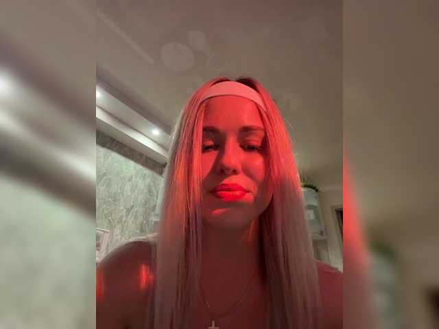KateMid, en directo ahora en BongaCams