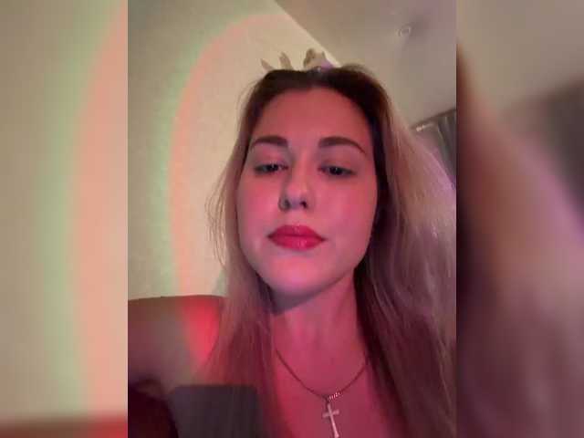KateMid, live now on BongaCams