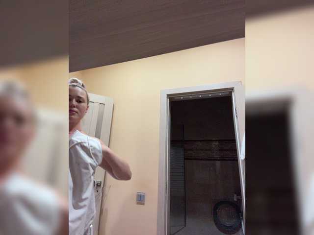 KateMid live cam preview