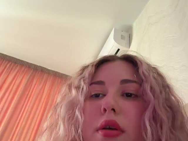 KateMid Live Cam on BongaCams
