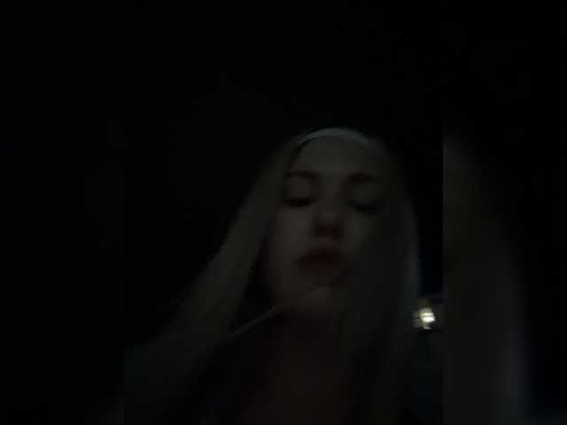 KateMid, en directo ahora en BongaCams