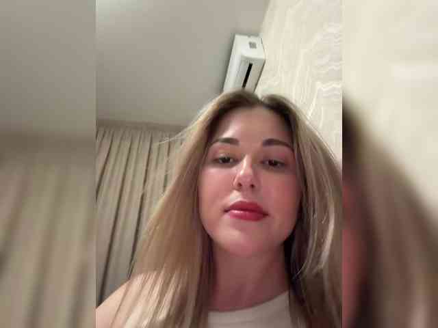 KateMid Live Webcam on BongaCams