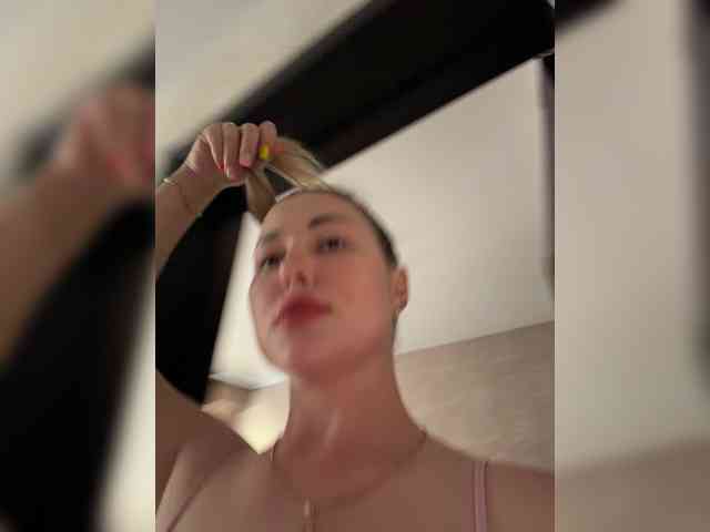 KateMid webcam