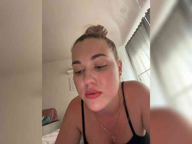 KateMid webcam