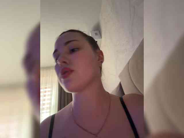 KateMid webcam