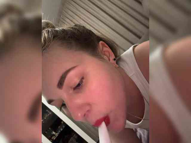 KateMid webcam