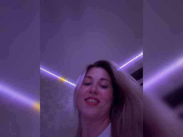 KateMid Live Webcam on BongaCams