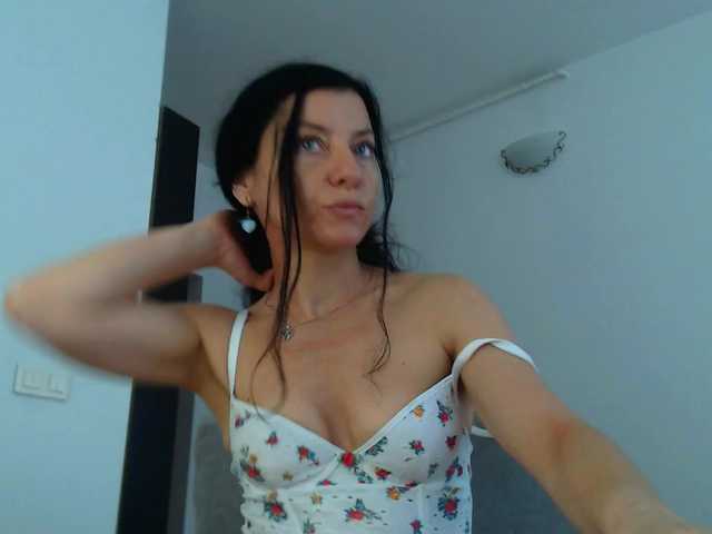 blueyesbaby live cam on BongaCams