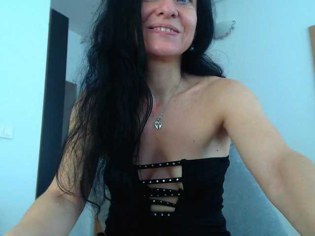 blueyesbaby live cam on BongaCams