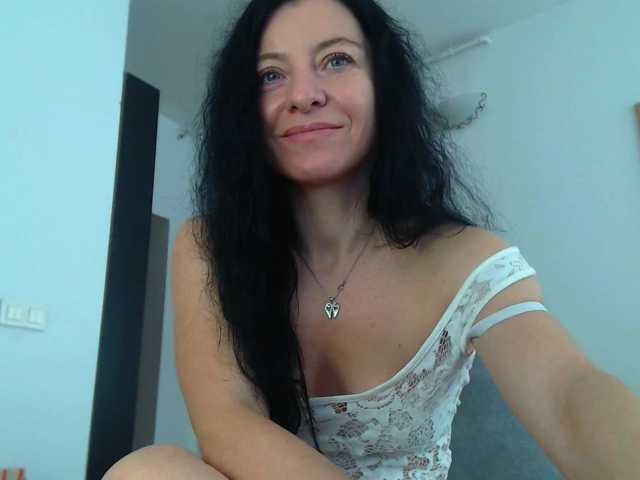 blueyesbaby, en vivo ahora en BongaCams
