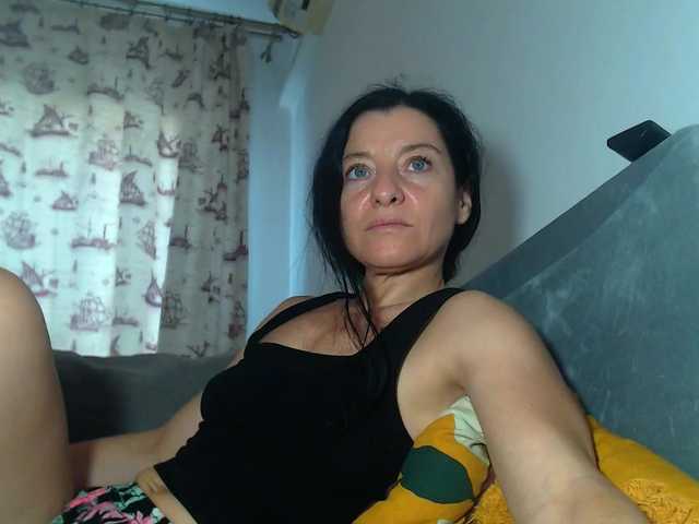 blueyesbaby live cam on BongaCams