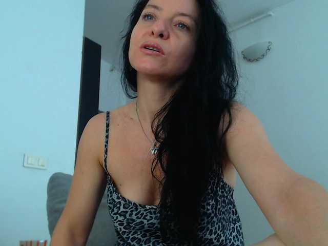 blueyesbaby live cam on BongaCams
