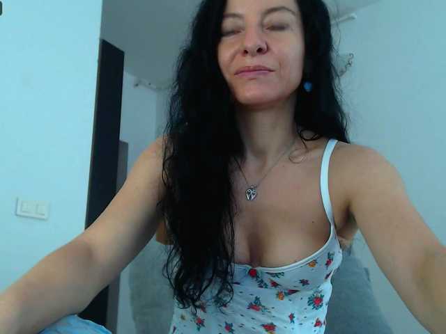 blueyesbaby live cam on BongaCams