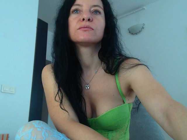 blueyesbaby live cam on BongaCams