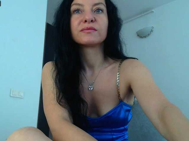 blueyesbaby live cam on BongaCams