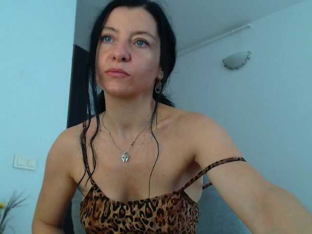 blueyesbaby live cam on BongaCams