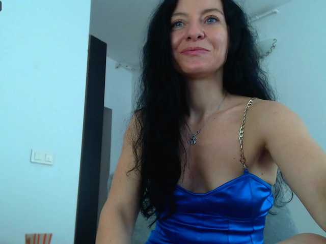blueyesbaby live cam on BongaCams