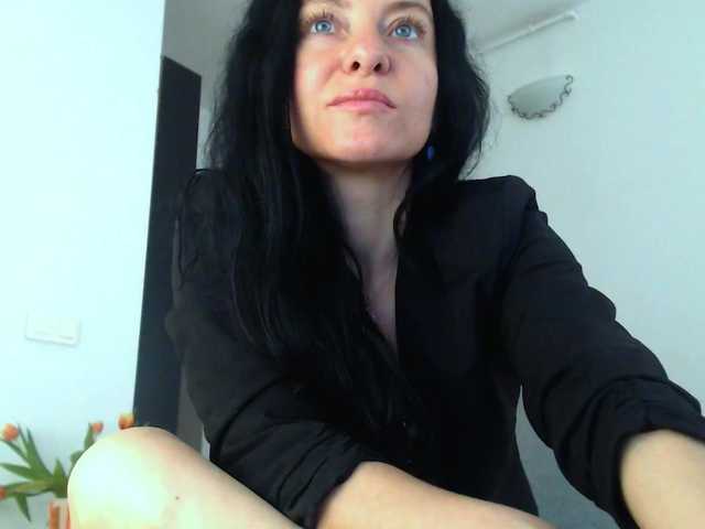 BluEyesBaby è una camgirl italiana durante uno show su BongaCams. Tag associati: White/Caucasian,Brunette,Trimmed