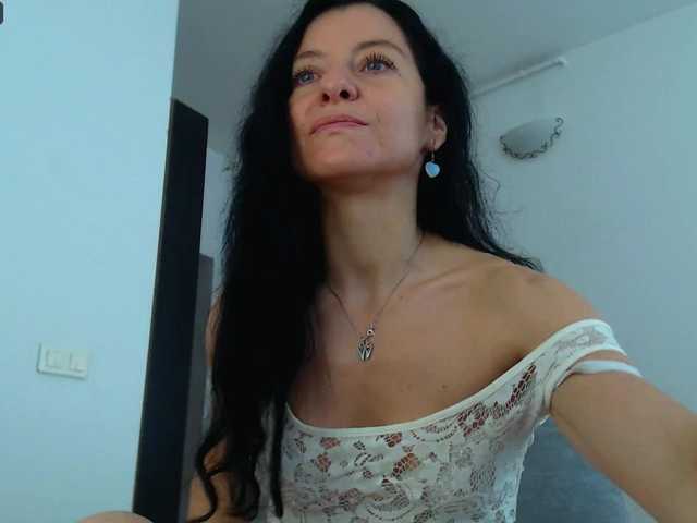 blueyesbaby live cam on BongaCams