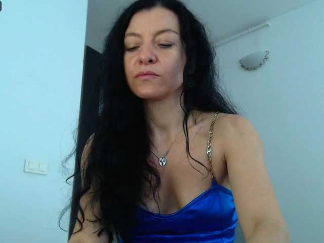 blueyesbaby live cam on BongaCams