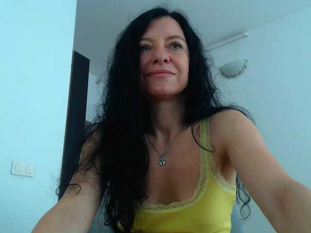blueyesbaby live cam on BongaCams
