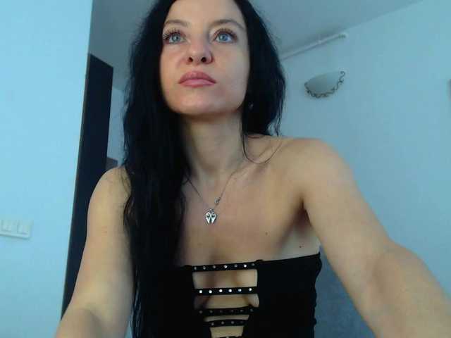 blueyesbaby live cam on BongaCams