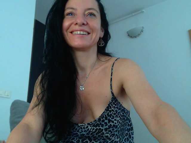 blueyesbaby live cam on BongaCams