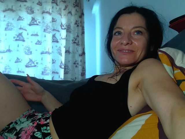 blueyesbaby live cam on BongaCams