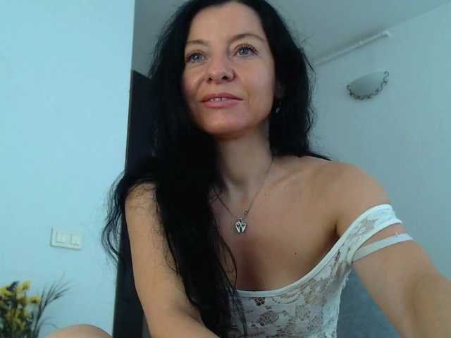 blueyesbaby live cam on BongaCams