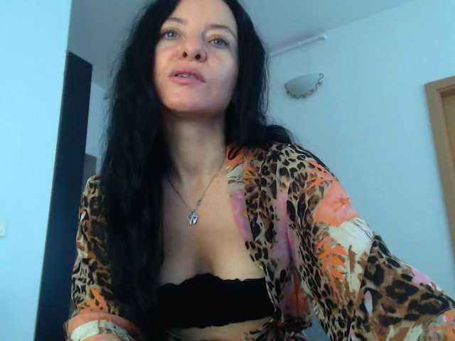 blueyesbaby live cam on BongaCams