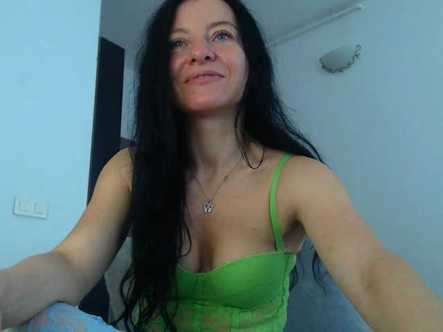 blueyesbaby live cam on BongaCams