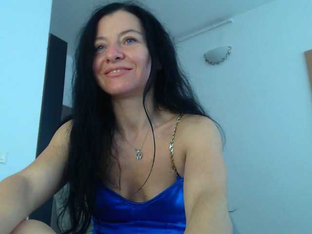 blueyesbaby live cam on BongaCams