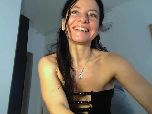 blueyesbaby live cam on BongaCams