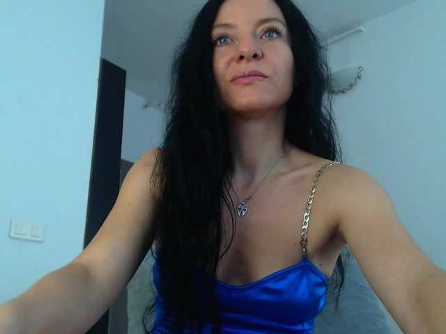 blueyesbaby live cam on BongaCams