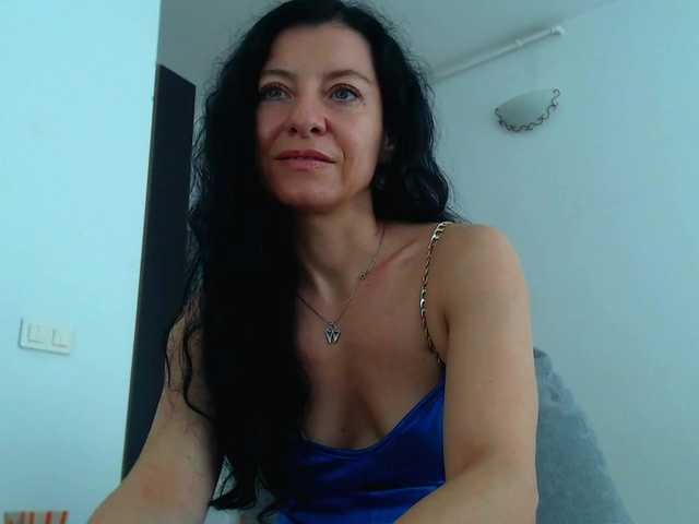 blueyesbaby live cam on BongaCams