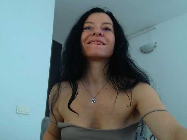 blueyesbaby live cam on BongaCams